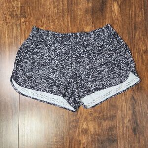 Lululemon Shorts 3" Chirasu Black Size 6 (Measured) No size tag